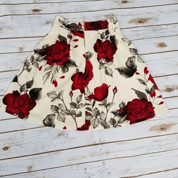 *LAST ONE* Red Rose High-Waisted Skirt - Picture 4 of 5